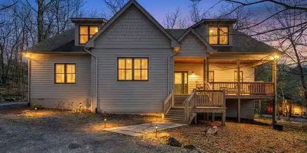 115 HEMLOCK DR