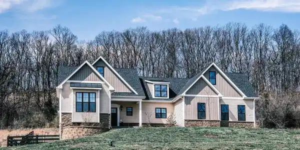121 WINDROW COURT