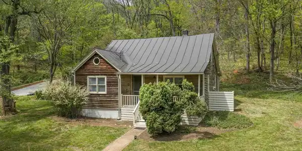3898 VINEYARD RD