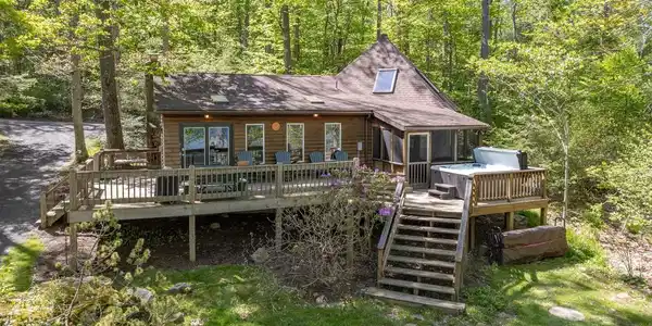 588 LAKE FOREST DRIVE
