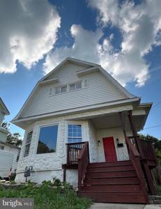 225 VINE STREET