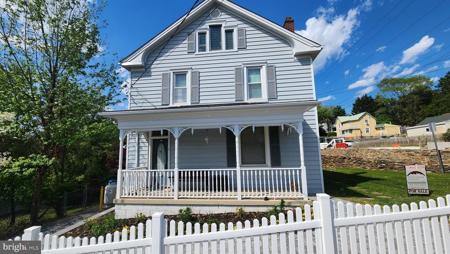 1 E STREET