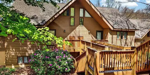 762 LAURELWOOD CONDOS