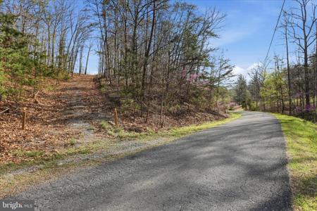 WHISPERING KNOLLS DR