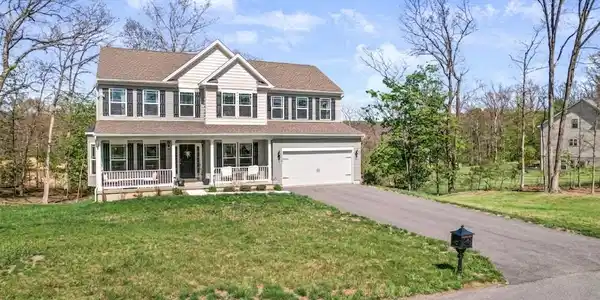 1561 LAKEWOOD DRIVE