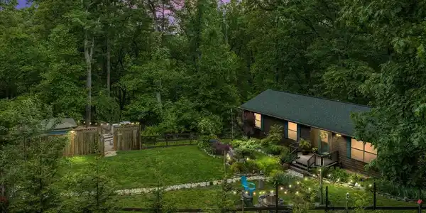 1880 BLUE MOUNTAIN ROAD