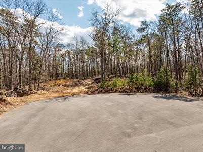 LOT 18 - LOOP COURT