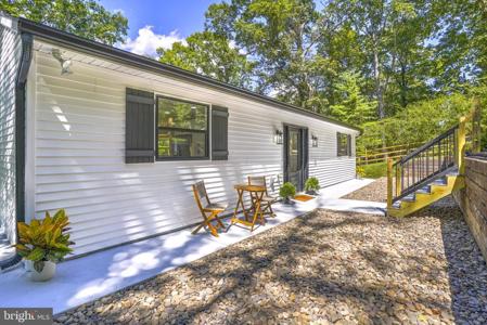440 REDBUD LANE