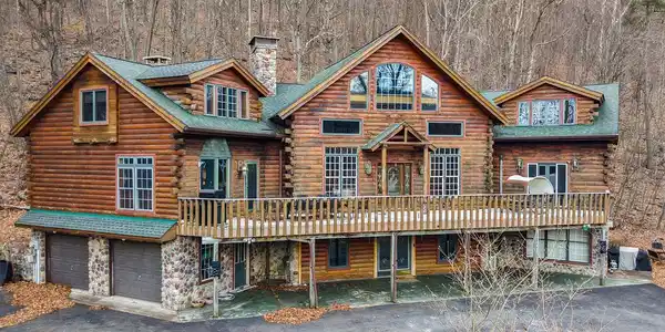 493 LAKE DRIVE