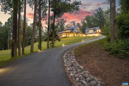 111 FALCON DR