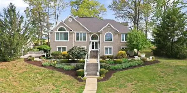 100 COTTAGE DRIVE