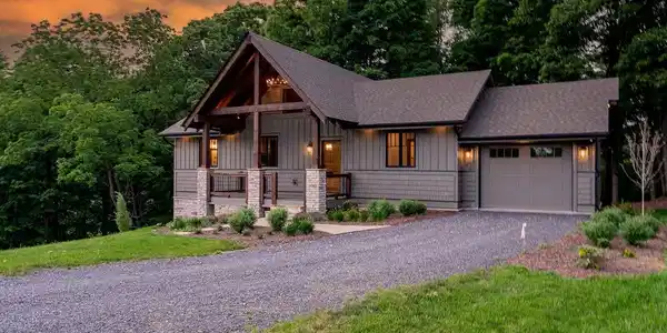 445 EAGLEWOOD TRAIL