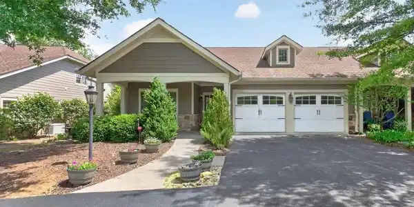 85 ROSEWOOD DR