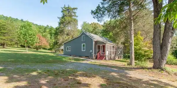 1015 ROCK SPRING RD