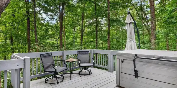 25 HICKORYNUT RD