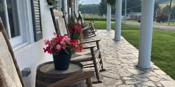 625 RIVERBEND ROAD