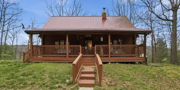 412 HIDEAWAY LANE