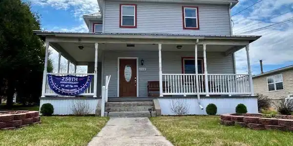 4104 MAIN STREET