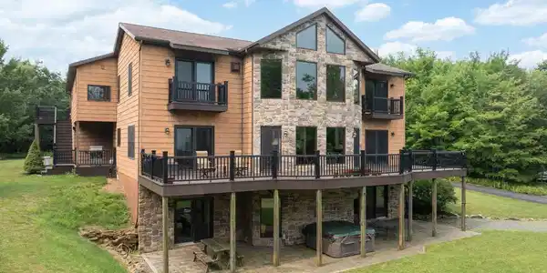 160 FERNE RIDGE LANE