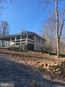 915 CENTER SQUARE ROAD