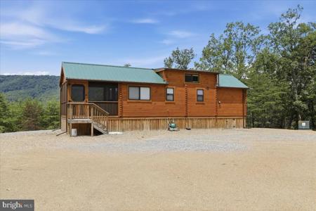 3300 FOXES HOLLOW ROAD