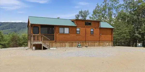 3300 FOXES HOLLOW ROAD