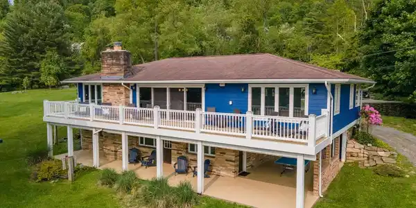 926 MARSH HILL ROAD