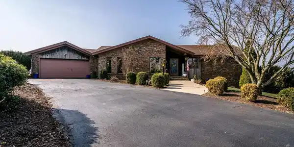 368 BROADMOOR LANE