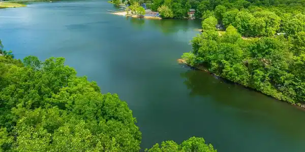 87 LAKESIDE DRIVE