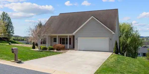 320 RAYANN LANE