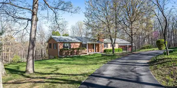 562 VALLEY VIEW DRIVE