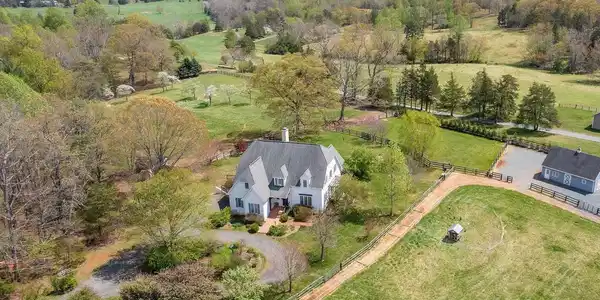 1074 SIMMONS GAP RD