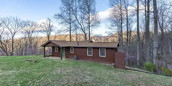 407 WINDY KNOLL LN