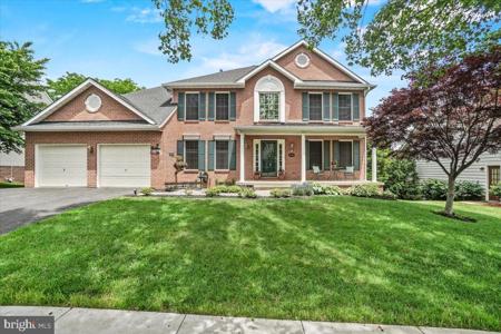 2218 GREENLEAF DRIVE