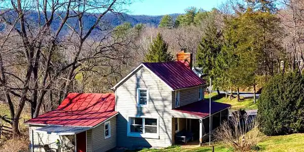 903 ROCKY HOLLOW ROAD