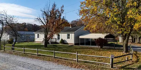 2324 NEWTOWN ROAD