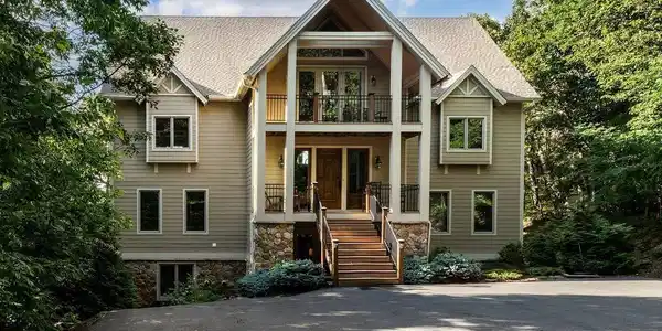 122 FERNWOOD LN