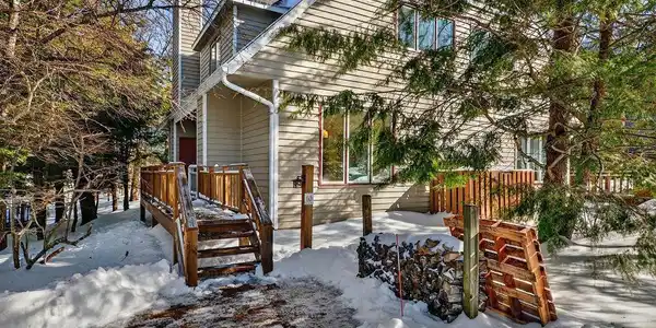 10 TRILLIUM CLOSE