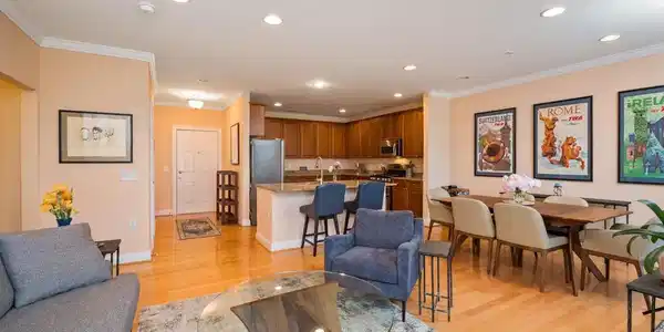 1051 GLENWOOD STATION LN