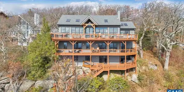 380 BLACKROCK CIR
