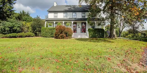 10111 LINCOLN WAY