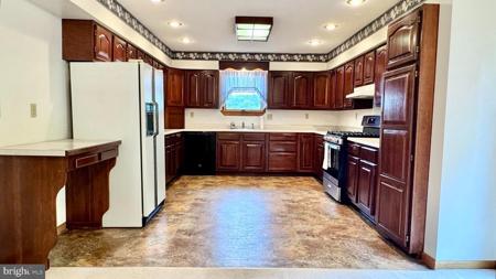 608 WELLINGTON LANE