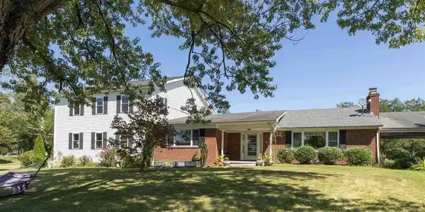 691 OLD ROSELAND RD