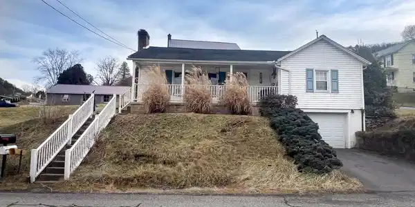 186 RAILROAD STREET