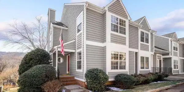 431 MAPLE VIEW CT
