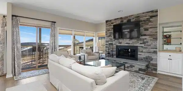 1637 OVERLOOK CONDOS