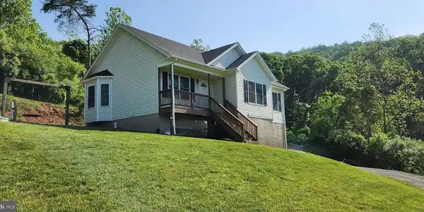 143 GOLDEN RUSSET DRIVE
