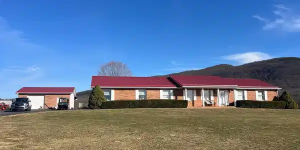 160 HILLTOP LANE