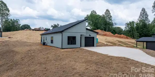 913 Overlook Drive SW