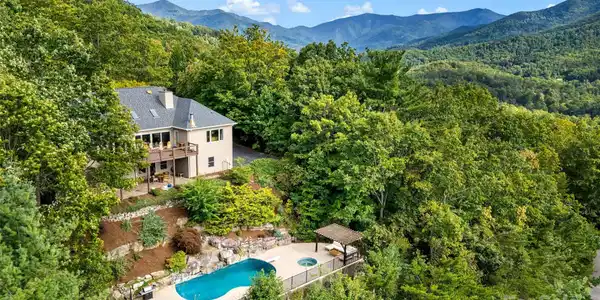 206 Crestview Drive